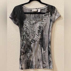 Miss Me Black and Gray Short Sleeve Tee Size: small
